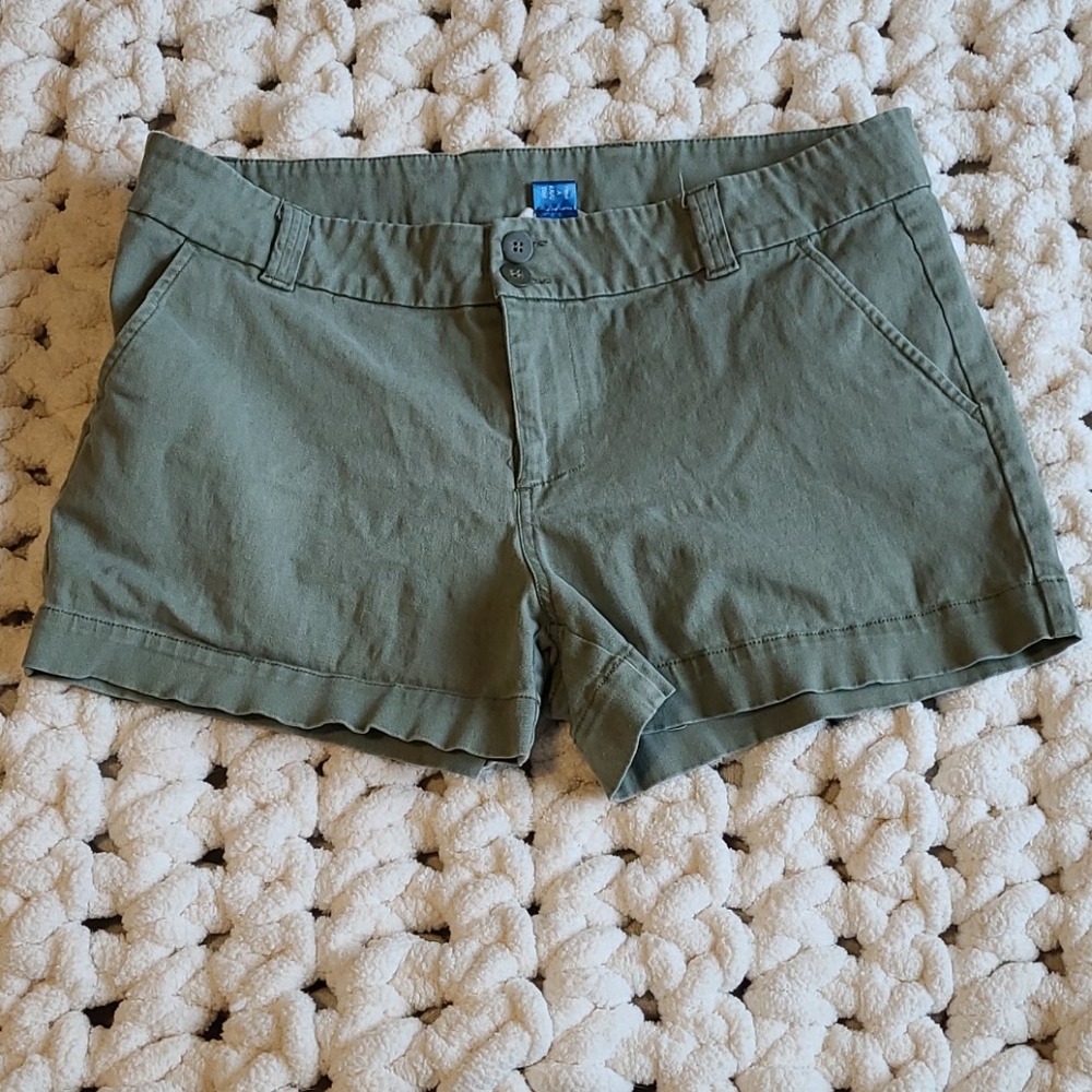 Olive shorts - Picture 2 of 3